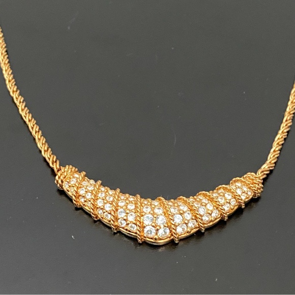 Vintage 70’s SWAROVSKI Swan Signed Gold-tone Slope V Bar Pendant Necklace 17g - Picture 4 of 15